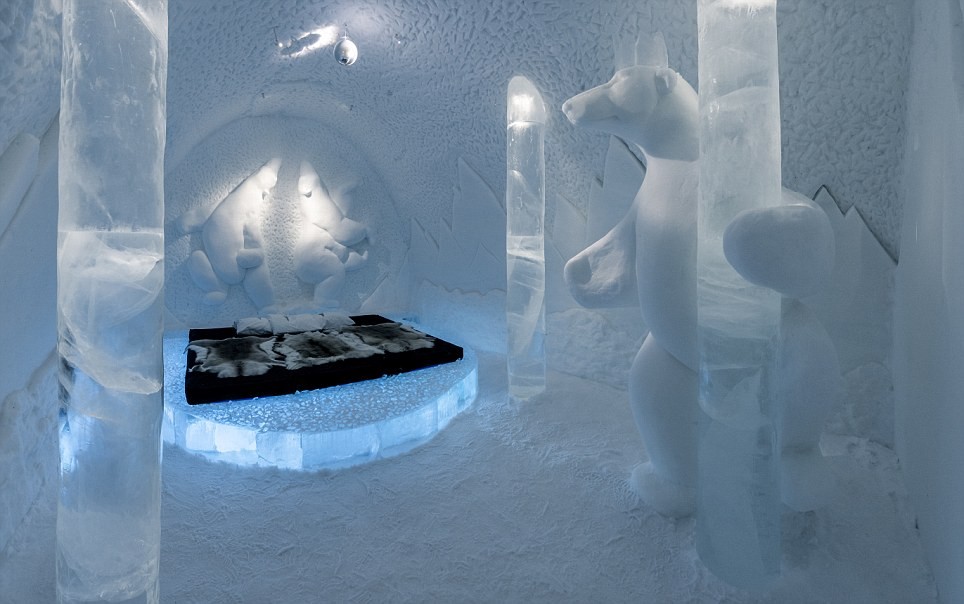 Nếu khách hàng bỏ ra £140.000 (gần 5 tỷ đồng), Ice Hotel tại Thụy Điển sẽ cho phép họ thiết kế căn phòng theo ý tưởng riêng. Ice Hotel được xây dựng hàng năm từ lượng băng của sông Torne.